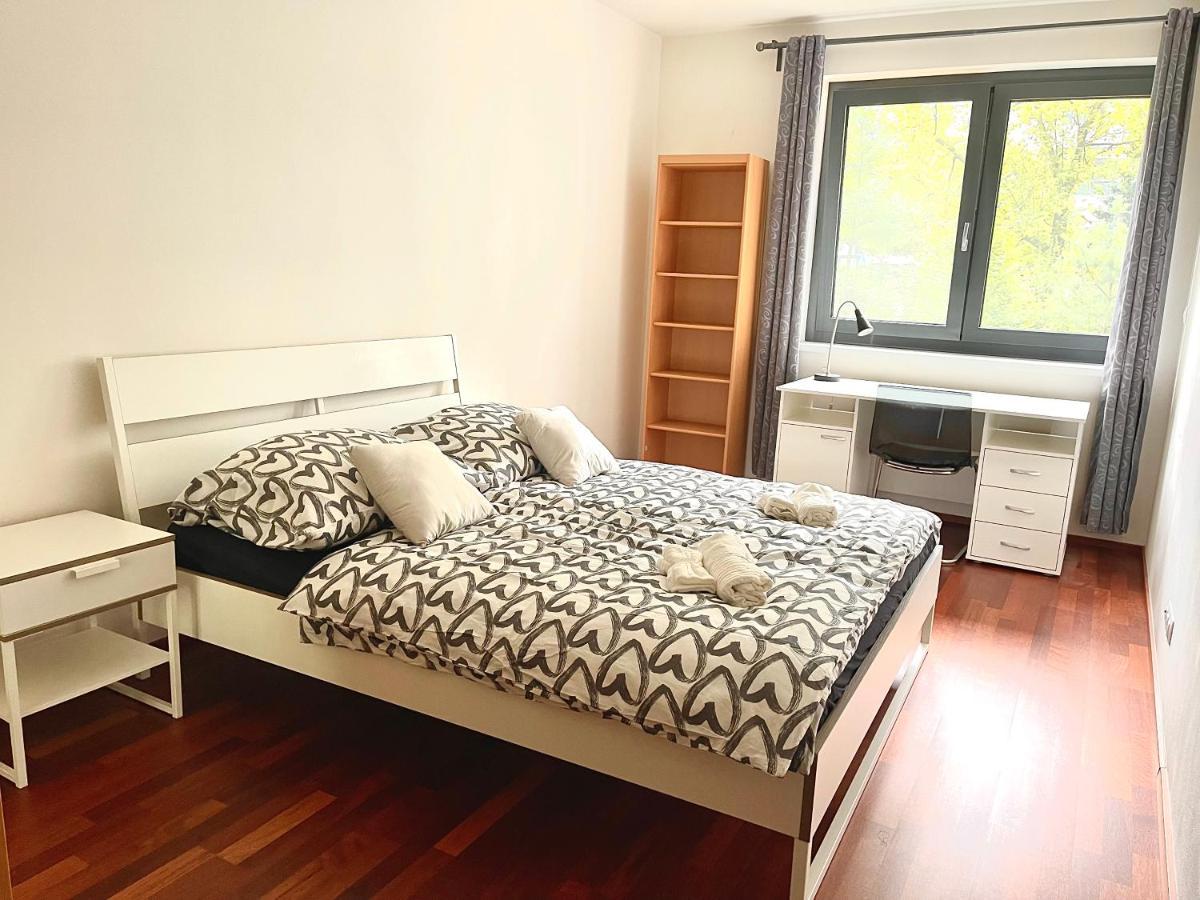 Centrum Park Apartment+ Прага Экстерьер фото