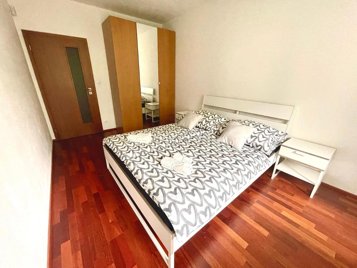 Centrum Park Apartment+ Прага Экстерьер фото