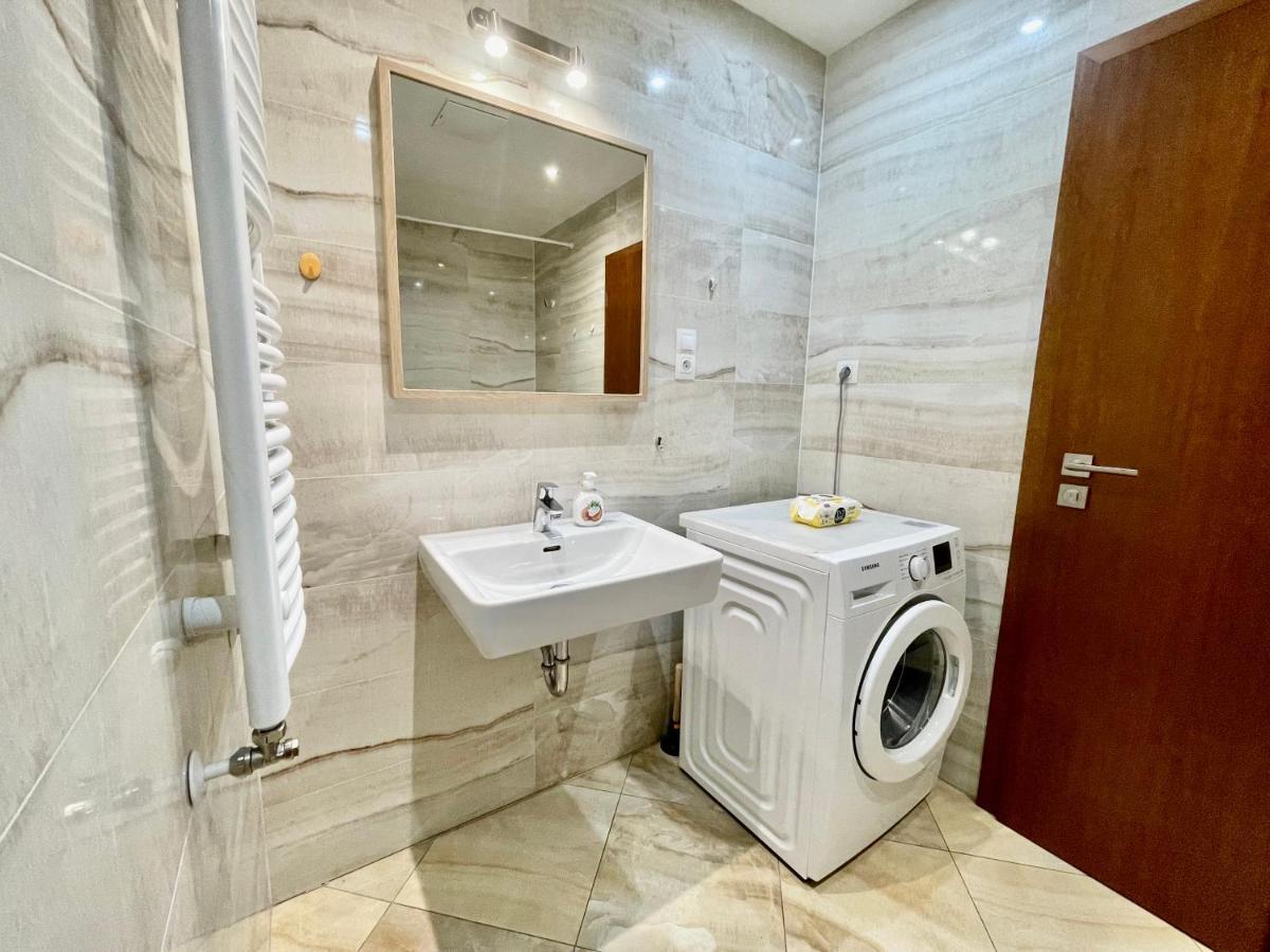 Centrum Park Apartment+ Прага Экстерьер фото